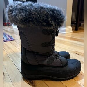 Kamik Women’s Snow Boots. Like new. Used 1 winter. Smoke free pet free home